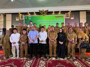 Menteri Sosial RI Syaifullah Yusuf mengundang secara khusus Wakil Ketua Komisi VI DPR dari Fraksi Gerindra Andre Rosiade mendampinginya pada