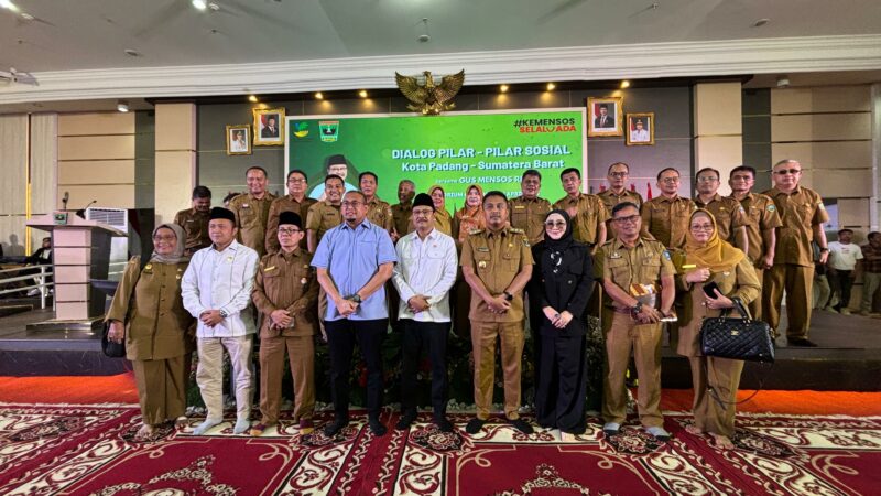 Menteri Sosial RI Syaifullah Yusuf mengundang secara khusus Wakil Ketua Komisi VI DPR dari Fraksi Gerindra Andre Rosiade mendampinginya pada