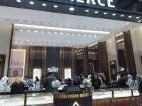 The Palace Hadir di Padang: Gerai ke-70 di Indonesia, Promo Diskon Emas hingga 50 Persen