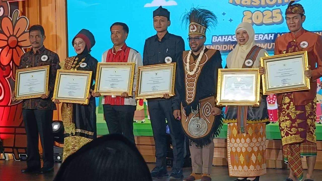 Peduli Pelestarian Bahasa Daerah, Pemkab Dharmasraya Raih Penghargaan Kemendikdasmen