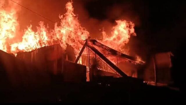 Kebakaran Hanguskan Rumah Dua Lantai di Jati Baru