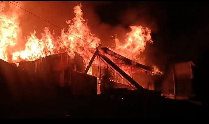 Kebakaran Hanguskan Rumah Dua Lantai di Jati Baru