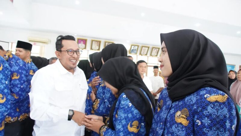 Bupati Tanah Datar Serahkan SK 46 CPNS Hasil Seleksi 2024