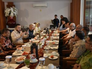 Perkuat Posisi jadi Kota MICE, Wako Padang Diskusi Bersama Wamen Club