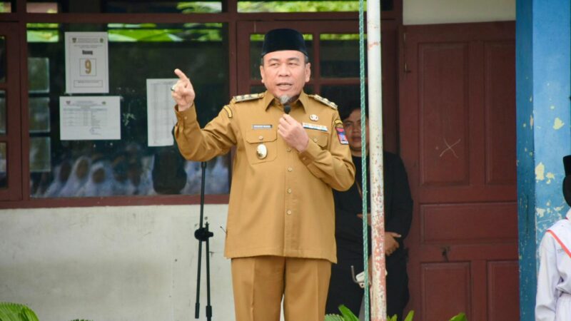 Wawako Maigus Nasir jadi Pembina Upacara di SMPN 23 Padang