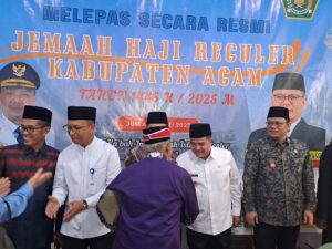 Bank Nagari Dampingi Pelepasan Jemaah Haji Agam, Ajak Masyarakat Segera Daftar