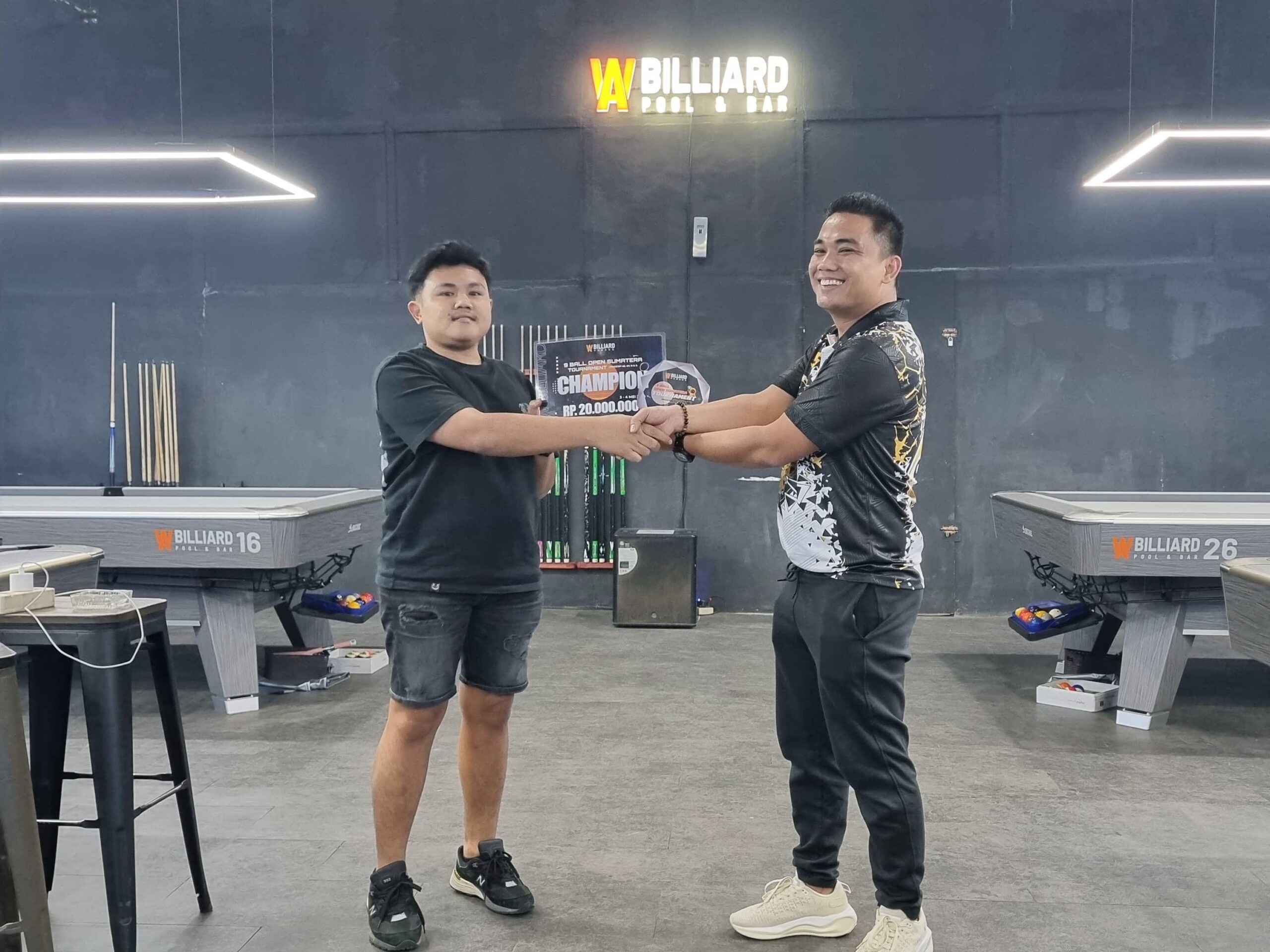 Laga Final Penuh Gengsi, Edo Vernando Juarai Open Tournament Sumatera AW Biliard Padang