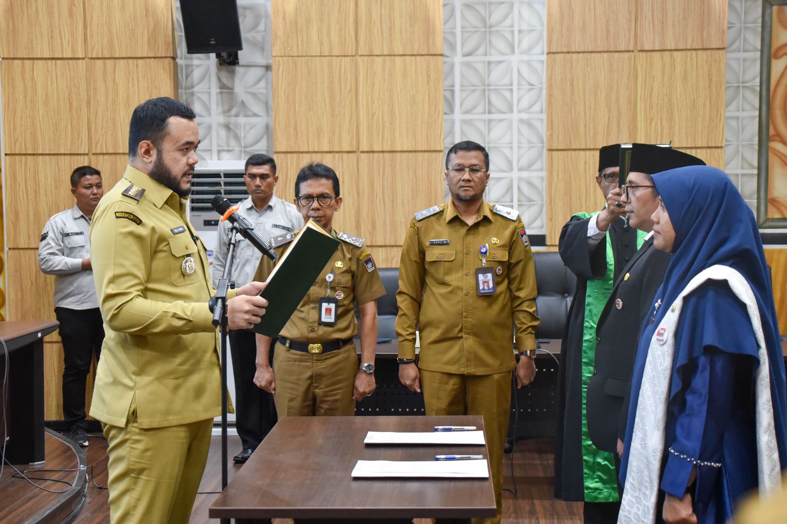 Wako Fadly Amran Lantik 22 Kepala SD dan SMP se Kota Padang