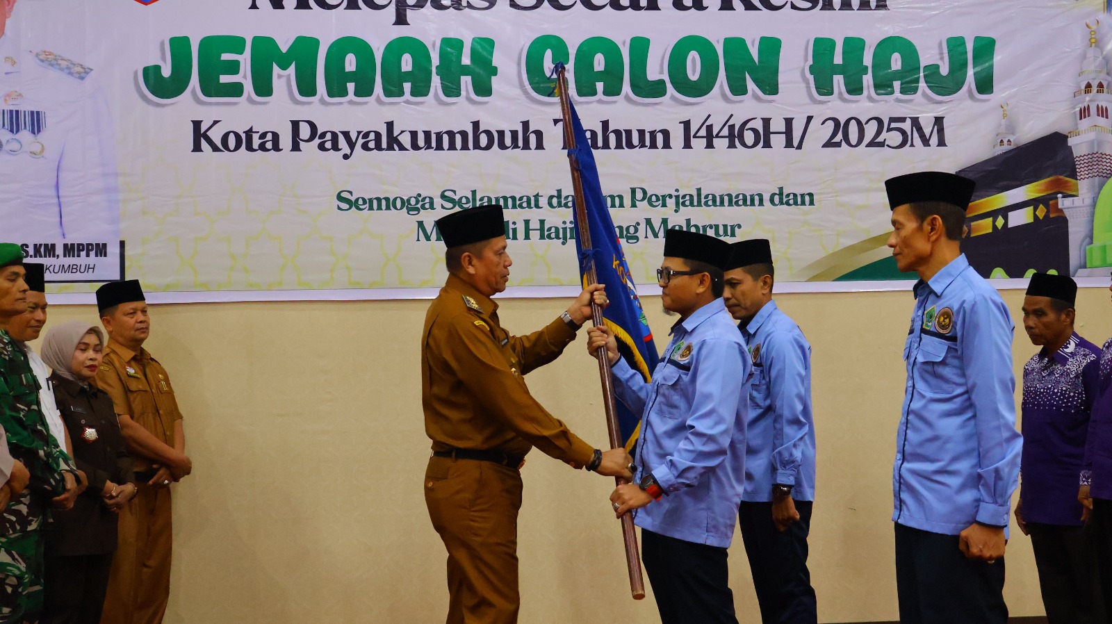 Wawako Elzadaswarman Lepas 194 Jemaah Calon Haji Kota Payakumbuh