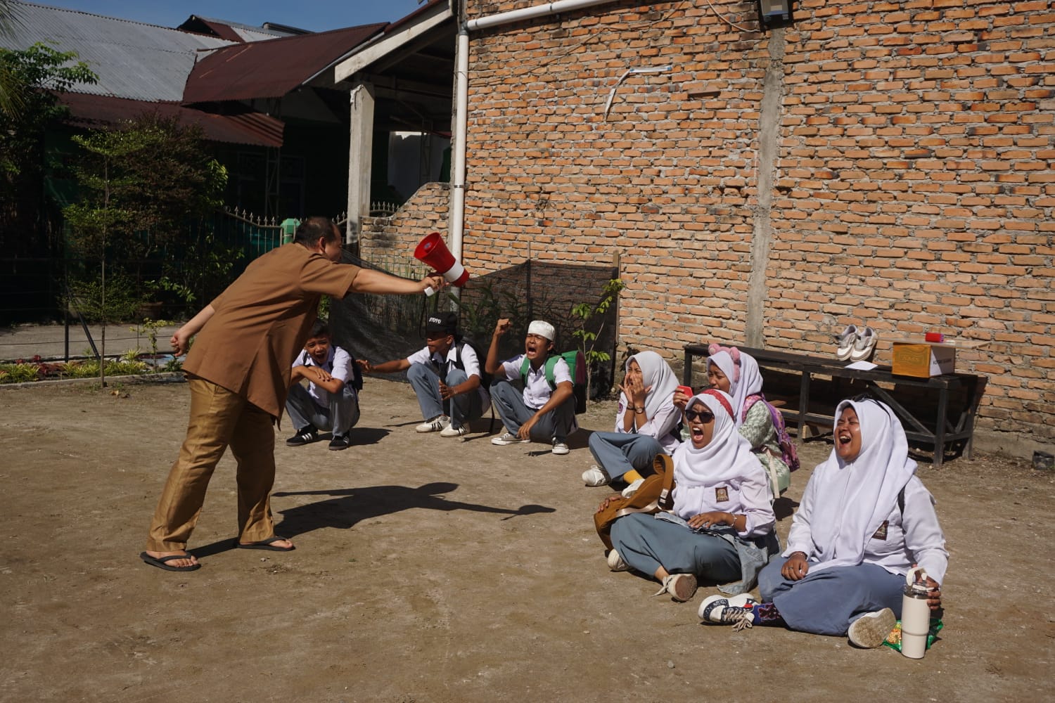 Kenalkan Teater, Komunitas Seni Nan Tumpah Sambangi 15 Sekolah di Sumbar