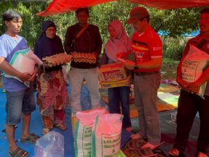 Peduli Korban Kebakaran, Yayasan Arisal Aziz Kirim Bantuan ke Malampah Barat Pasaman