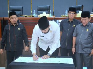 Pemko-DPRD Padang Sepakati 3 Ranperda, Termasuk Penyertaan Modal ke Bank Nagari dan Perumda AM