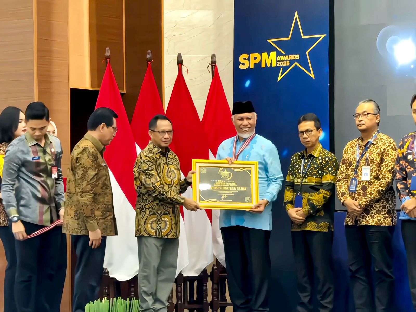 Terbaik dalam SPM Regional Sumatra, Pemprov Sumbar Terima Penghargaan Kemendagri