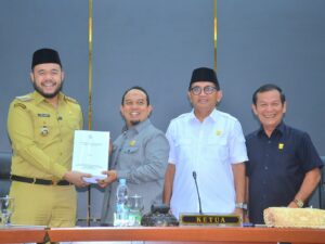 Wako Padang Sampaikan Ranperda Pertanggungjawaban APBD 2024 ke DPRD