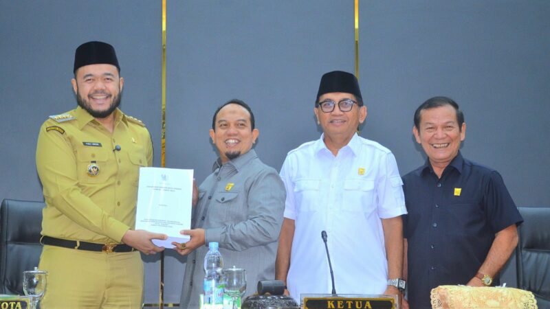 Wako Padang Sampaikan Ranperda Pertanggungjawaban APBD 2024 ke DPRD