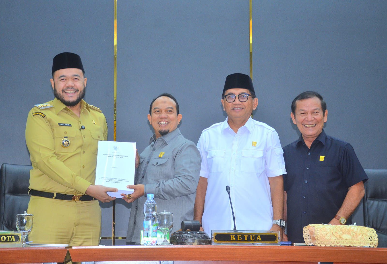 Wako Padang Sampaikan Ranperda Pertanggungjawaban APBD 2024 ke DPRD
