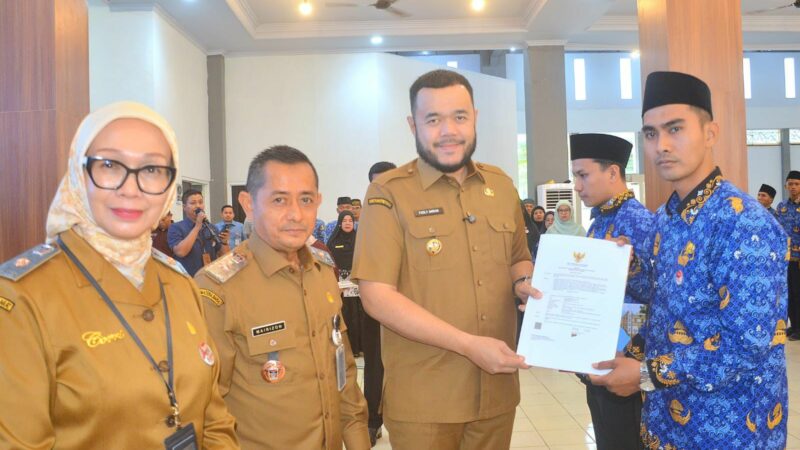 Serahkan SK 397 CPNS Formasi 2024, Wako Padang: Jadilah ASN Berdedikasi, Loyal dan Bekerja Sepenuh Hati