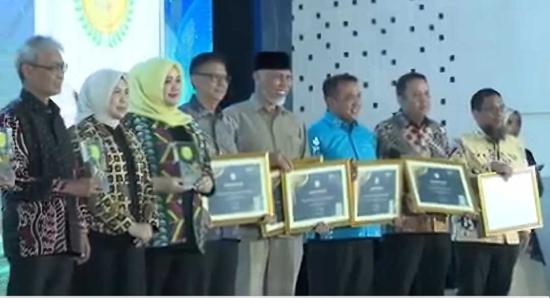 Pemprov Sumbar Kembali Raih Anugerah Adinata Syariah 2025