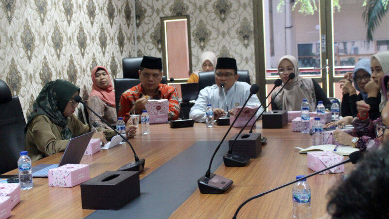 Kesbangpol Kota Padang sudah memulai tahapan pemilihan 12 tokoh masyarakat sebagai penerima pin emas pada momen Hari Ulang Tahun (HUT)