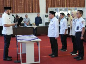 Wali Kota Padang Fadly Amran mengukuhkan Tim Koordinasi Penanggulangan Kemiskinan (TKPK) Kota Padang, Rabu (28/5/2025). Pengukuhan