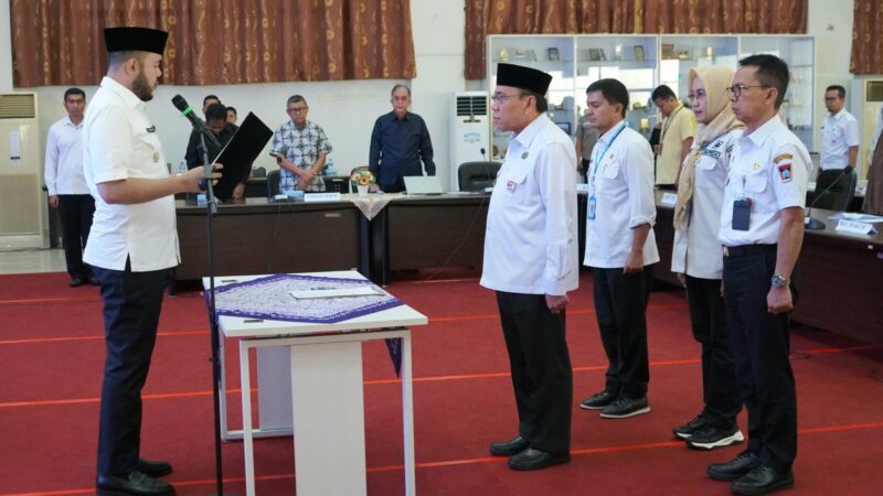 Wali Kota Padang Fadly Amran mengukuhkan Tim Koordinasi Penanggulangan Kemiskinan (TKPK) Kota Padang, Rabu (28/5/2025). Pengukuhan