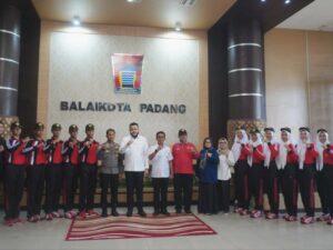 Sebanyak 11 calon Paskibraka Padang dilepas oleh Wali Kota Fadly Amran untuk mengikuti seleksi tingkat Provinsi Sumatra Barat tahun 2025.