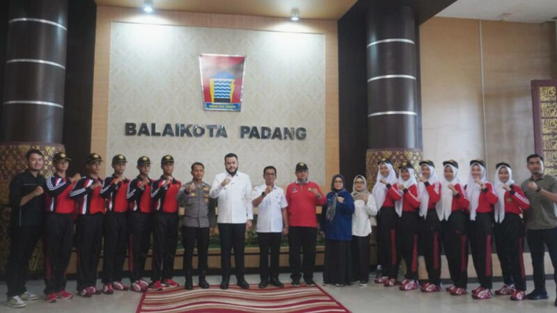 Sebanyak 11 calon Paskibraka Padang dilepas oleh Wali Kota Fadly Amran untuk mengikuti seleksi tingkat Provinsi Sumatra Barat tahun 2025.