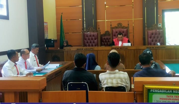 Sebanyak enam pelanggar peraturan daerah (Perda) di Kota Padang menjalani sidang tindak pidana ringan (tipiring) di Pengadilan Negeri (PN)