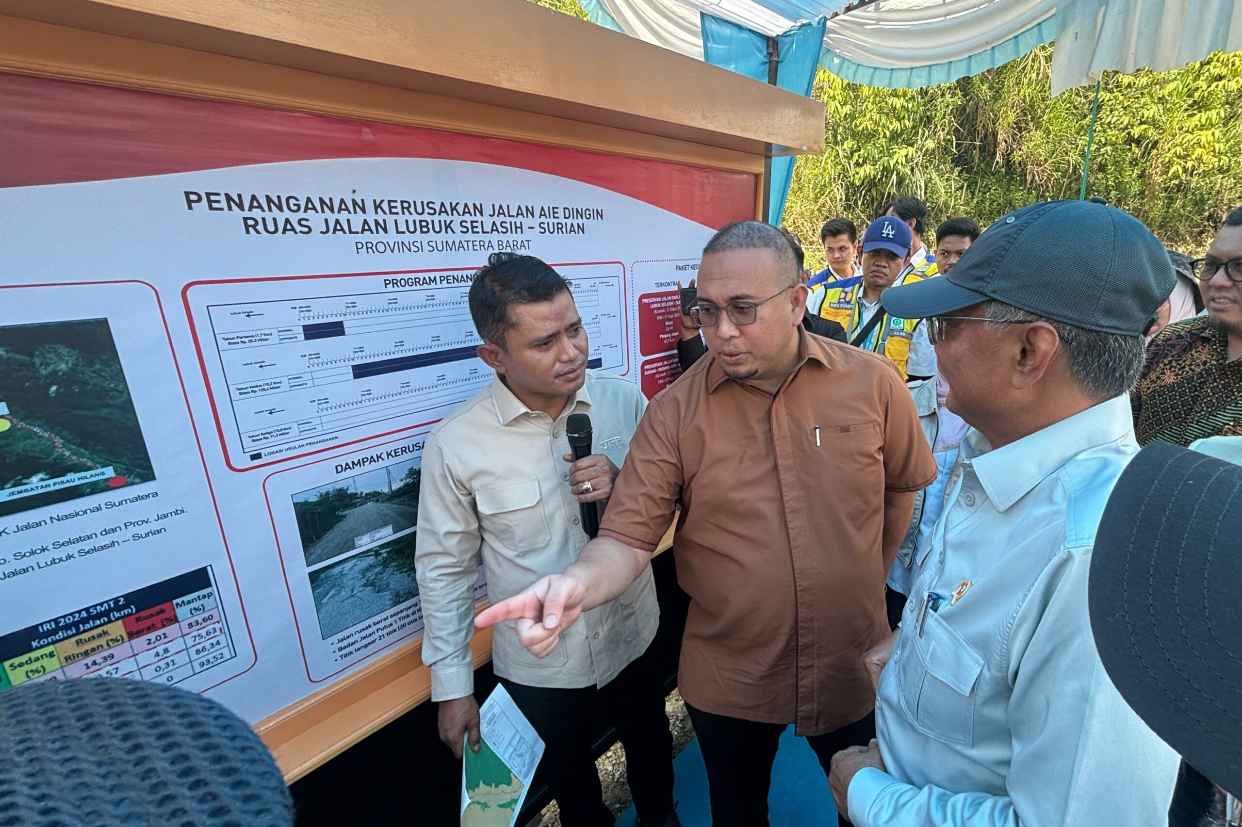 Tinjau Rencana Perbaikan Jalan Air Dingin Solok, Andre Rosiade: Kita Sepakat Bikin Jalan Baru