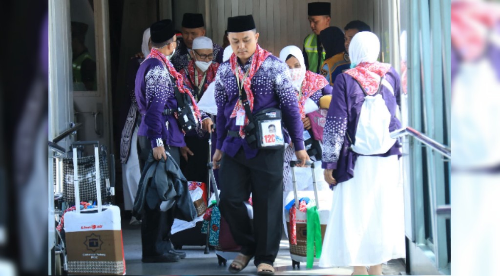 423 Jemaah Haji Asal Bengkulu Disambut Lantunan Salawat Badar saat Tiba di BIM