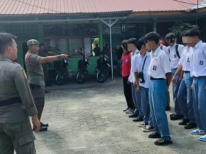 Sebanyak 14 pelajar diamankan Sat[ol PP Padang karena keluyuran saat jam sekolah pada Rabu (14/5/2025). Mereka terdiri dari