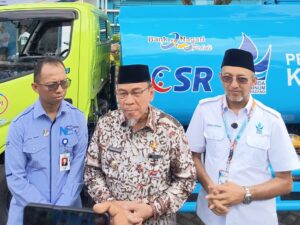 Bank Nagari Serahkan Mobil Tangki Air, Perkuat Pasokan Air Bersih di Kota Padang