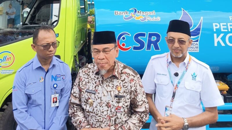 Bank Nagari Serahkan Mobil Tangki Air, Perkuat Pasokan Air Bersih di Kota Padang