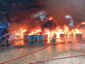 Polisi masih mendalami kasus kebakaran pabrik karet milik PT Teluk Luas di Kota Padang. Penyelidikan telah dimulai dengan melakukan olah