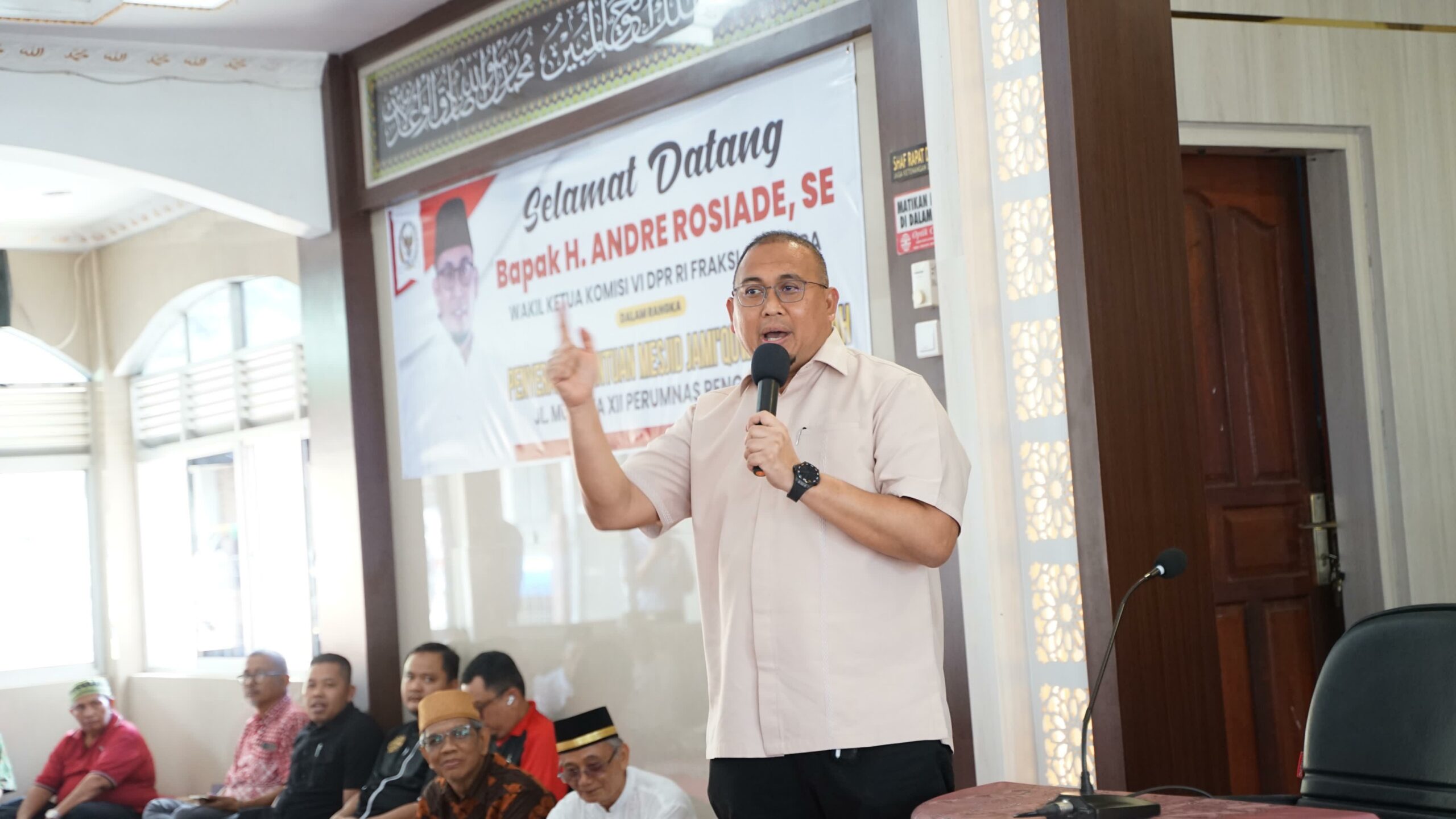 Masjid Jami'quwatul Ummah di Lubeg Padang Terima Bantuan dari Andre Rosiade