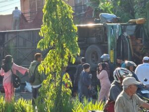 Bus ALS Rebah Kuda di Padang Panjang, Korban Terjepit Sedang Dievakuasi