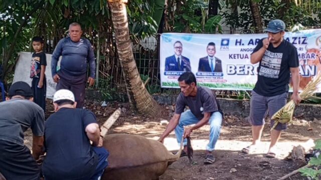 DPD PAN Kabupaten Pasaman Bagikan Daging Sapi Kurban dari Arisal Aziz