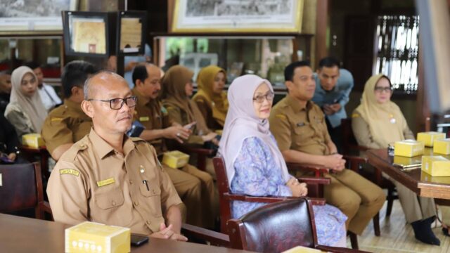 Pemko Padang Panjang Beri Penghargaan ke Keluarga AA Navis