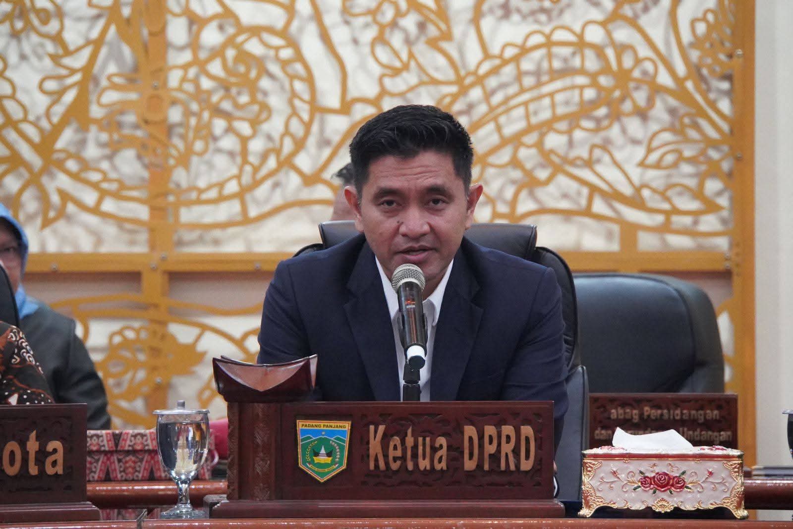 DPRD Sahkan Perda Pertanggungjawaban Pelaksanaan APBD Kota Padang Panjang 2024