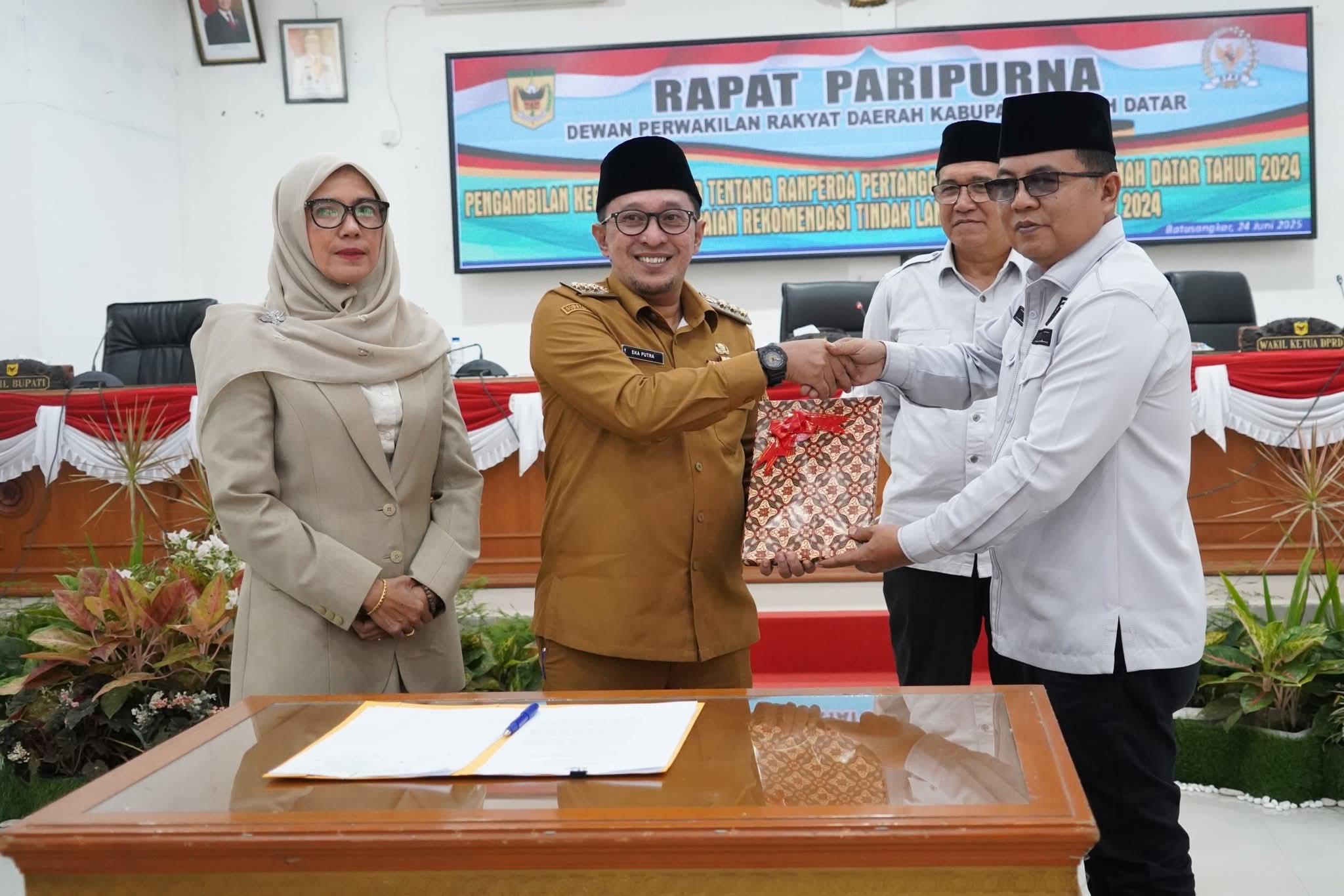 8 Fraksi DPRD Tanah Datar Sepakati Ranperda Pertanggungjawaban APBD 2024