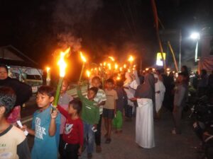 Pawai Obor 1 Muharram, Ratusan Warga Pila Tarok Padang Turun ke Jalan
