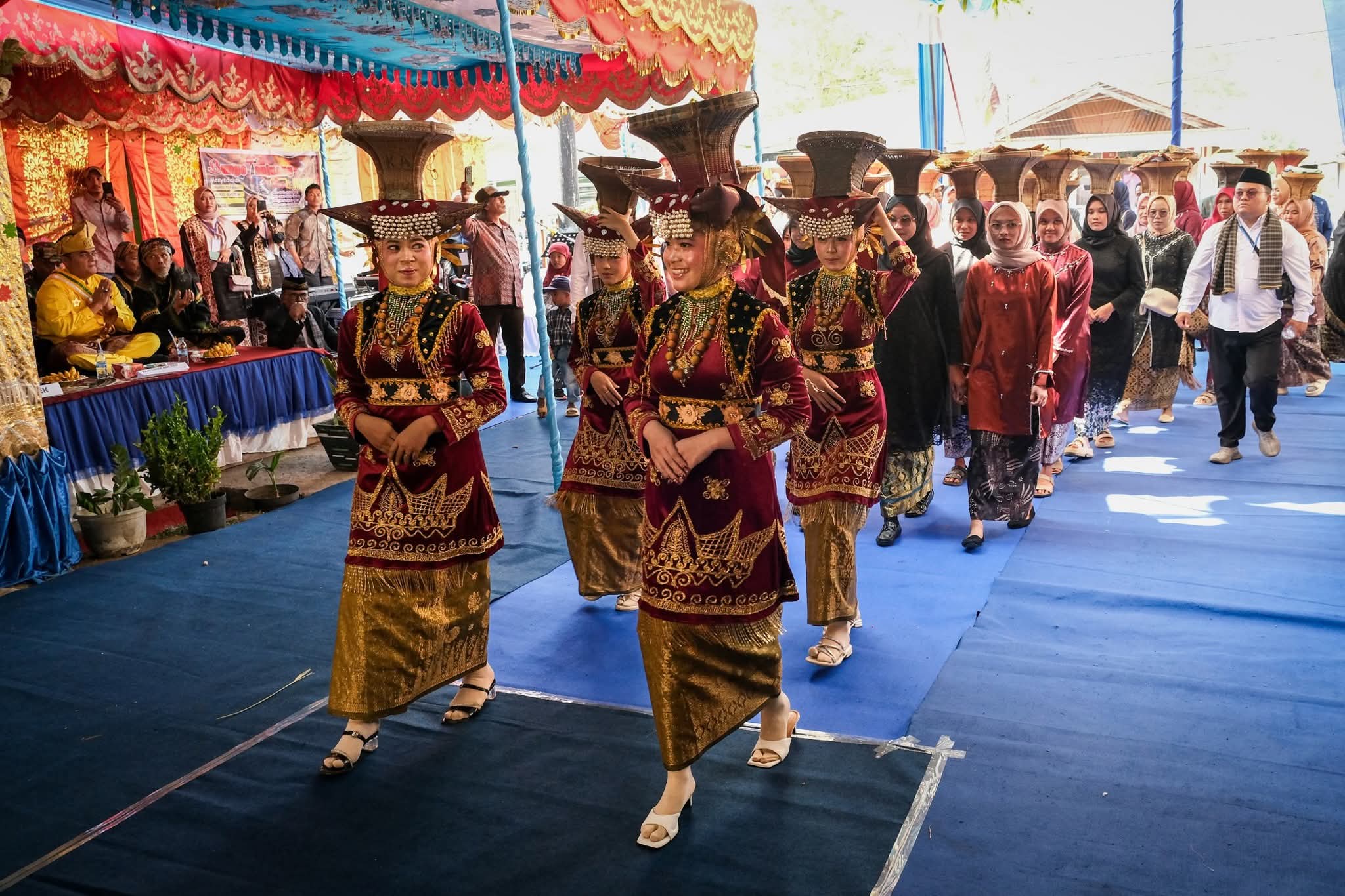 1.000 Katidiang Saok Meriahkan Festival Langgam Nagari Tanjung Alam