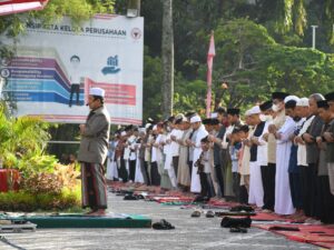 PT Semen Padang Ajak Warga Salat Idul Adha di Plaza Kantor Pusat