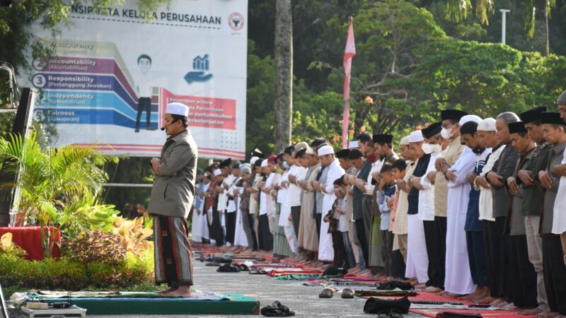 PT Semen Padang Ajak Warga Salat Idul Adha di Plaza Kantor Pusat