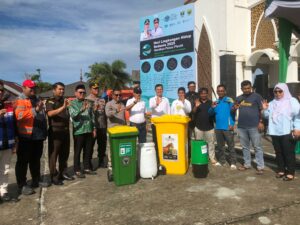 Peringati Hari Lingkungan Hidup, Semen Padang Donasikan Tong Sampah Terpilah di Ulakan