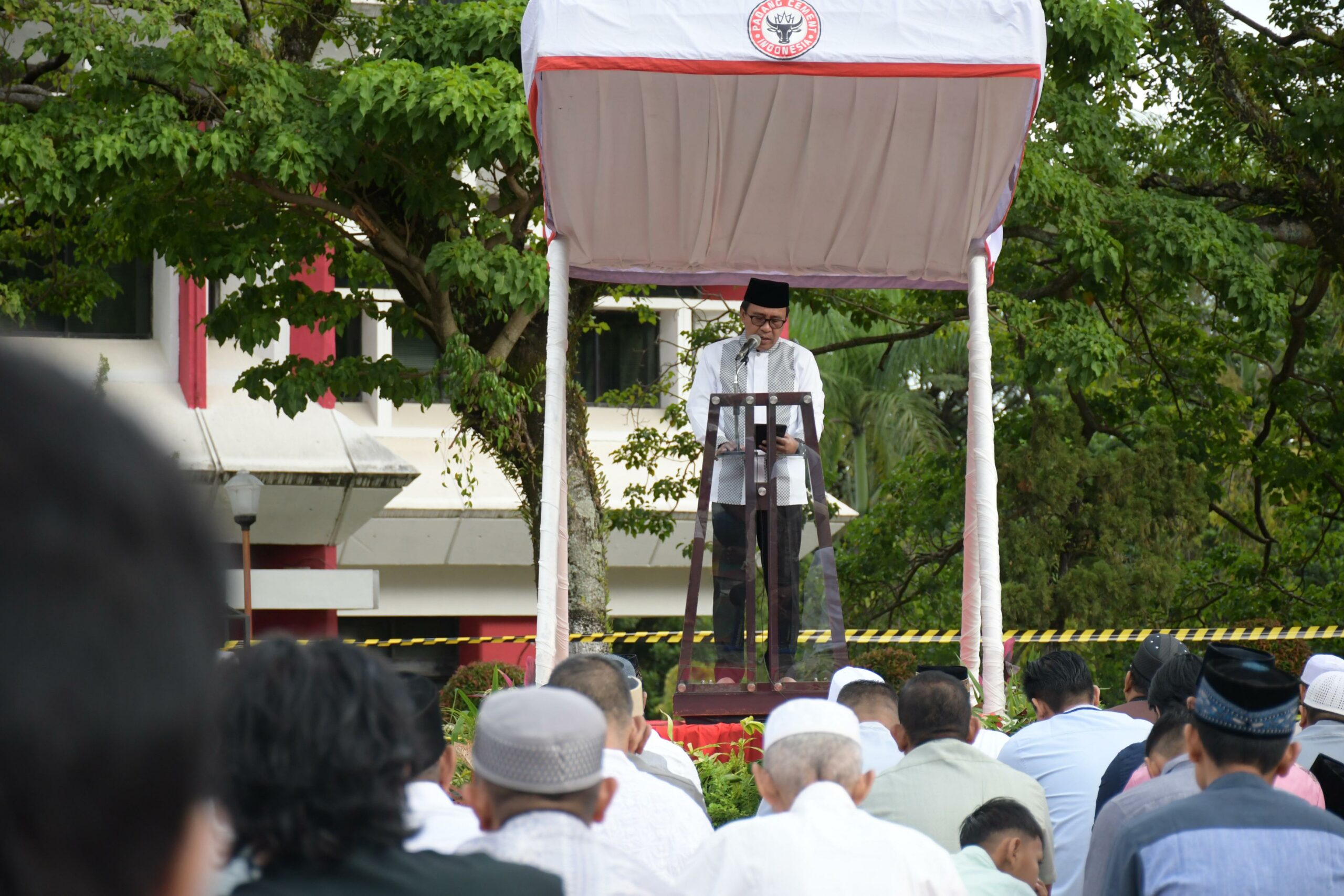 Salat Idul Adha di PT Semen Padang, Khatib Ajak Jamaah Teladani Nabi Ibrahim