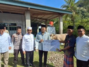 Wagub Sumbar Salat Id dan Serahkan Kurban di Masjid Nurul Huda Pessel