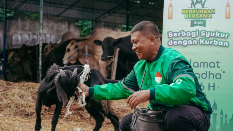 Semarak Iduladha, Grab Bagikan Ratusan Kambing Kurban kepada Mitra Pengemudi