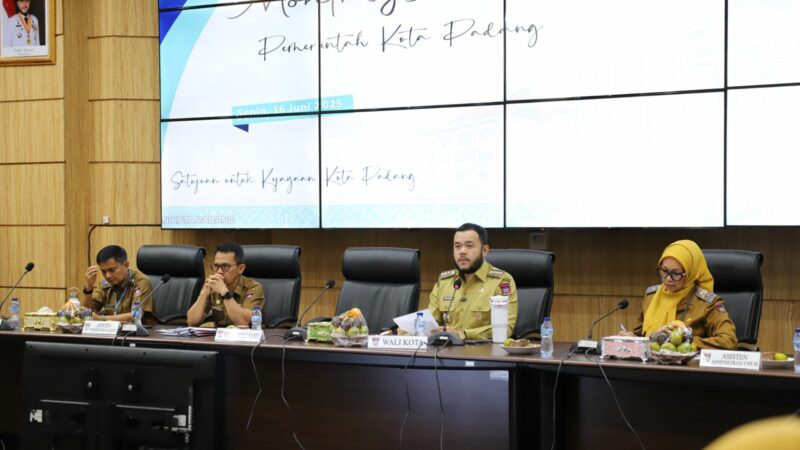 Rapat Bulanan Pemko Padang, Fadly Amran Soroti Kasus Pungli di Pantai Air Manis