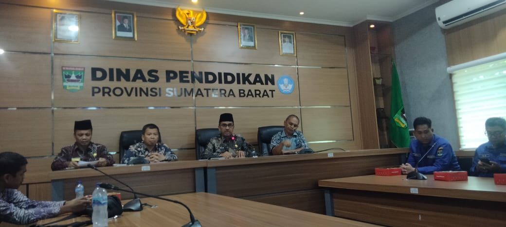 Pemprov Sumbar Pastikan Pemerataan Akses Pendidikan Lewat SPMB Online 2025